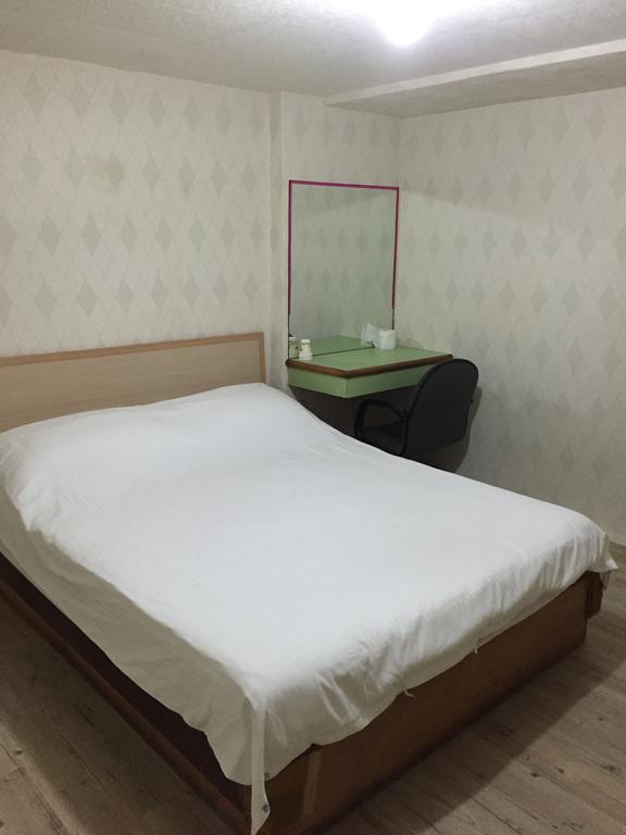 Chia Rong Hostel Taipei Exterior photo